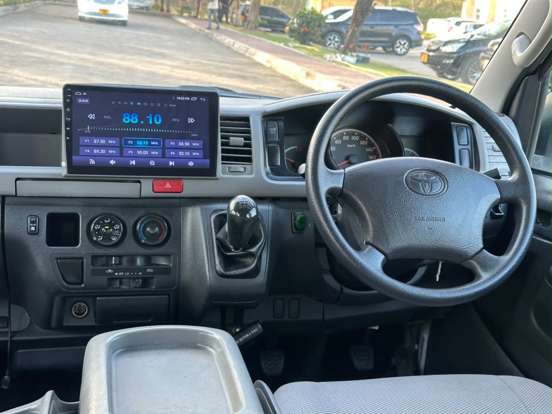 TOYOTA HIACE QUANTUM thumbnail 4